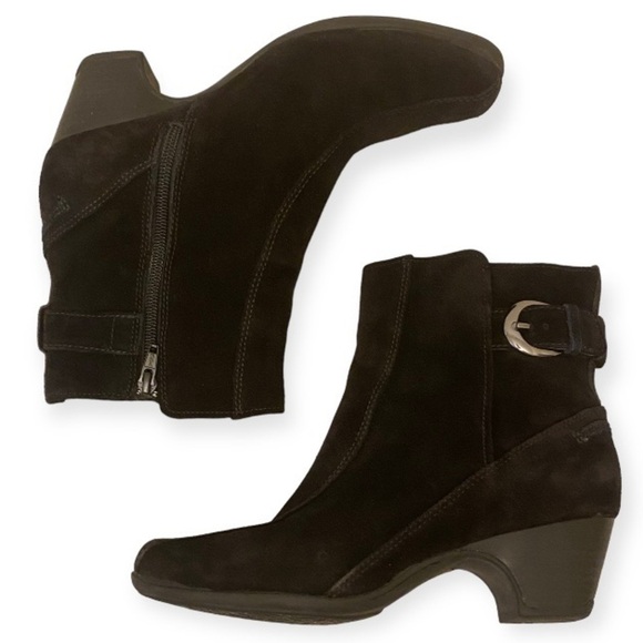 Clarks Artisan Suede Zip Ankle Boots Booties Black #32470 Women’s Size 8 - Picture 1 of 11